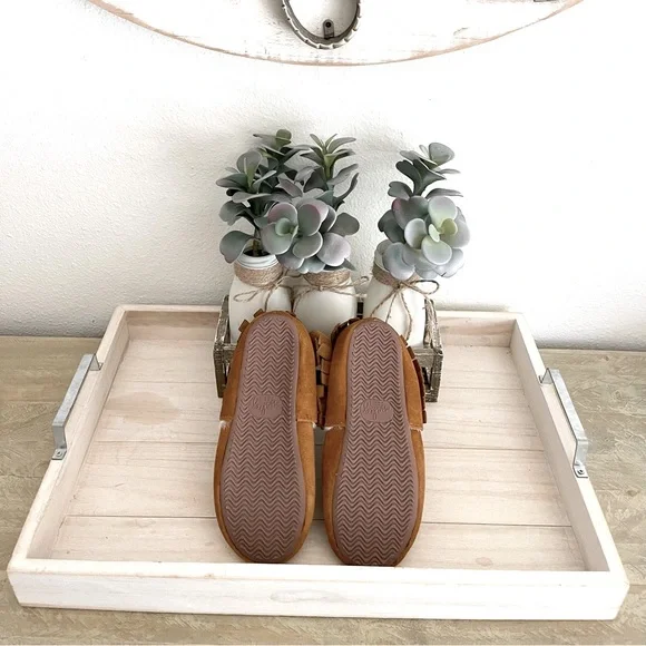 Monkey Feet Brown Bow - Picture 3 of 4